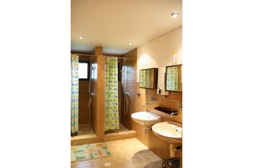 Słowacja Chata Tále, Zewnątrz