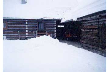 Slovacia Chata Osturňa, Exteriorul