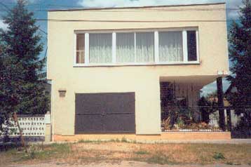 Słowacja Byt Nána, Zewnątrz Słowacja Byt Nána, Zewnątrz