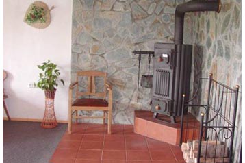 Cehia Chata Vlčice, Exteriorul