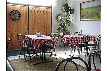 Ungari Privát Fertőd, Eksterjöör