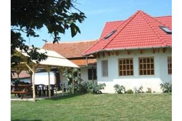 Węgry Chata Abádszalók, Zewnątrz