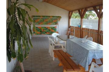 Węgry Chata Abádszalók, Zewnątrz