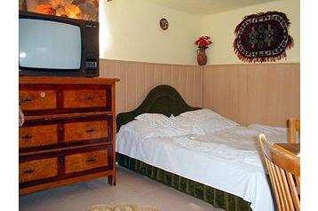 Ungaria Chata Karcsa, Exteriorul