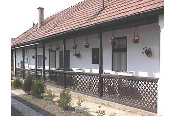 Hungrie Chata Füzér, Extérieur