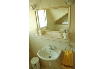 Slovensko Privát Poruba, Exteriér