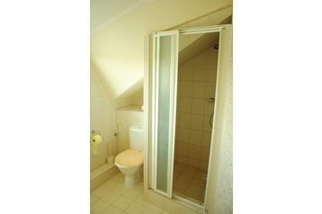 Slovensko Privát Poruba, Exteriér