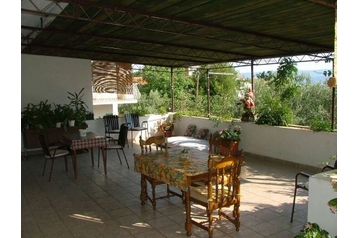 Croazia Byt Nemira, Esterno