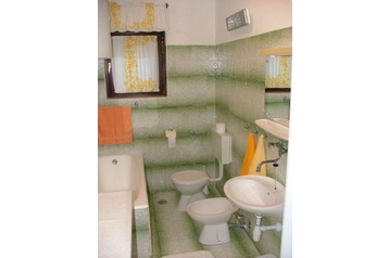 Croazia Byt Nemira, Esterno