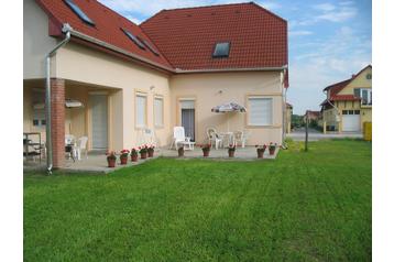 Maďarsko Privát Egerszalók, Exteriér