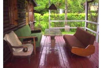 Polonia Chata Warchały, Exteriorul