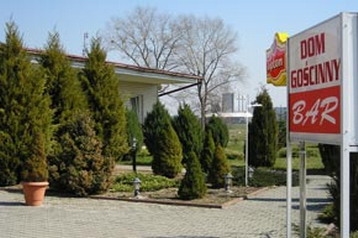 Polonia Hotel Krępice, Exteriorul