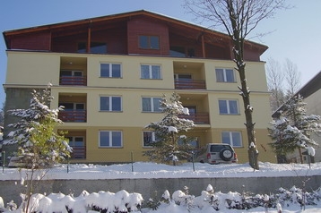 Polonia Byt Wisła, Exterior