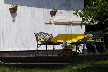 Polska Chata Lipowiec, Zewnątrz