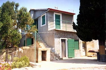 Croacia Byt Žut, Exterior