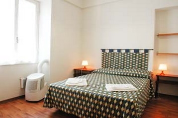 Italia Byt Roma, Exterior