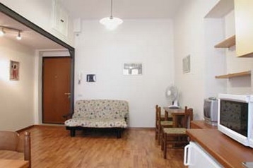 Italia Byt Roma, Exterior