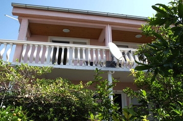 Kroatien Byt Pirovac, Exterieur