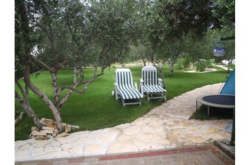 Kroatien Byt Pirovac, Exterieur