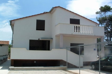 Croacia Byt Starigrad, Exterior