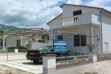 Croazia Byt Starigrad, Esterno