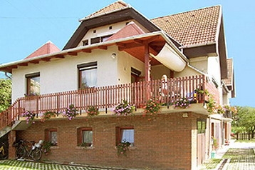 Ungarn Privát Vértesszőlős, Eksteriør