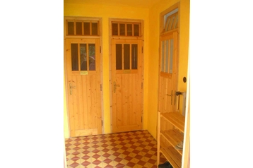 Cehia Byt Postupice, Exteriorul