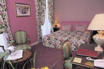 Франция Hotel Ним / Nîmes, Екстериор