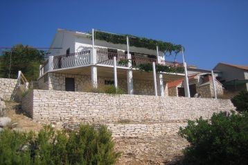 Croatia Byt Vis, Exterior