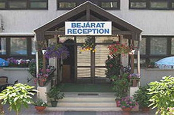 Ungari Hotel Balatonakarattya, Eksterjöör