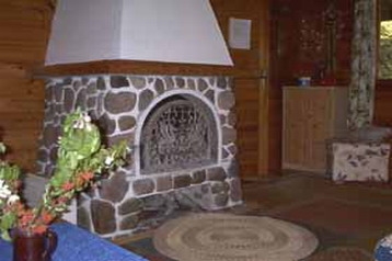 Poland Chata Leleszki, Exterior