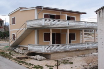 Croacia Byt Maslenica, Exterior