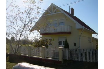 Vengrija Chata Balatonkeresztúr, Eksterjeras