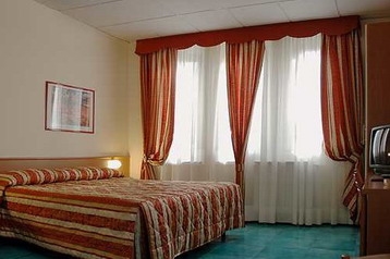 Италия Hotel Торино / Torino, Екстериор