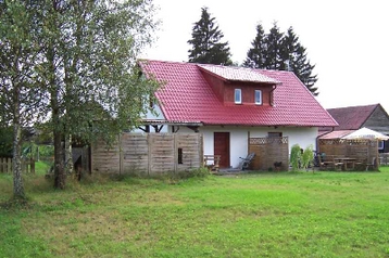 Polska Byt Luboń, Zewnątrz