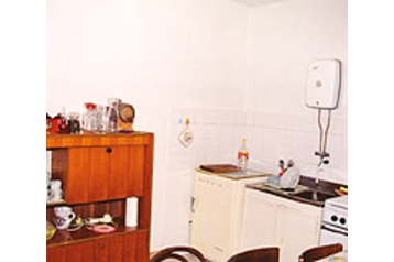 Hrvatska Chata Žrnovnica, Eksterijer