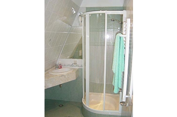 Polonia Byt Krynica-Zdrój, Exteriorul