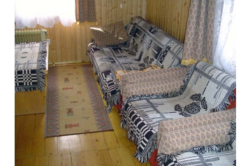 Polska Chata Dubeninki, Zewnątrz