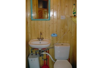 Polska Chata Dubeninki, Zewnątrz