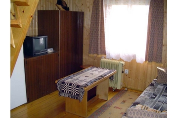 Polska Chata Dubeninki, Zewnątrz