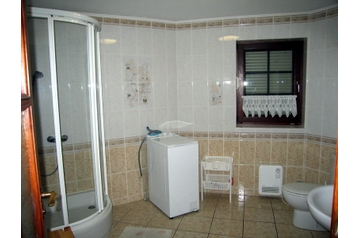 Pologne Chata Rakowo, Extérieur