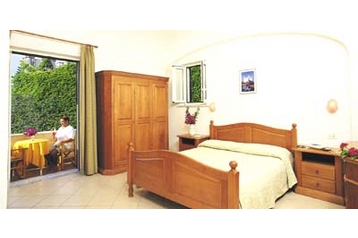 Италия Hotel Forio, Экстерьер