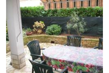 Croacia Byt Banjole, Exterior