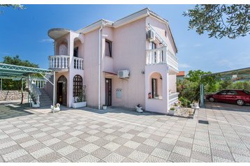 Chorvatsko Privát Kornić, Exteriér