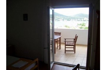 Kroatia Privát Vinišće, Eksteriør