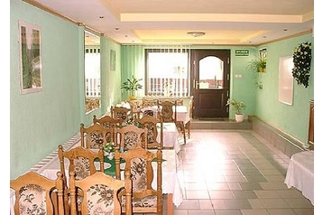 Polska Penzión Brzeg, Zewnątrz