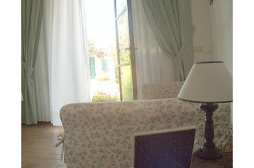 Italie Chata Portoferraio, Extérieur