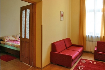 Polska Byt Kraków, Zewnątrz