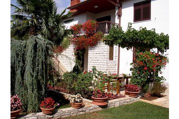 Croatia Byt Pula, Exterior