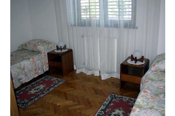 Kroatien Byt Pula, Exterieur